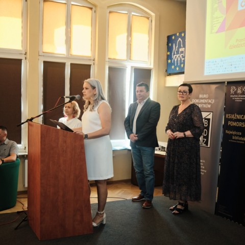 Powiększ obraz: Inauguracja ZDD 2024, Agnieszka Gnat-Leśniańska rozpoczyna spotkanie
