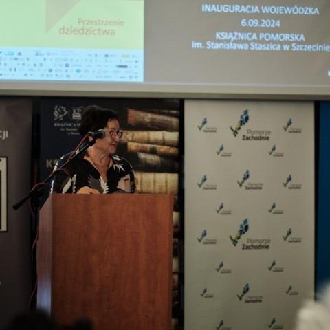 Powiększ obraz: Inauguracja ZDD 2024, przemawia przewodnicząca Sejmiku Zachodniopomorskiego Teresa Kalina